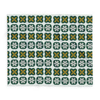 Green Retro Tile Fleece Blanket – Cozy Mid-Century Geometric Throw