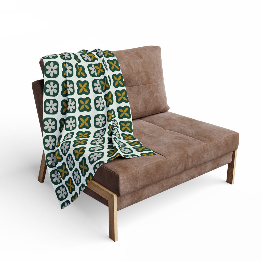 Green Retro Tile Fleece Blanket – Cozy Mid-Century Geometric Throw