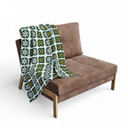 Green Retro Tile Fleece Blanket – Cozy Mid-Century Geometric Throw