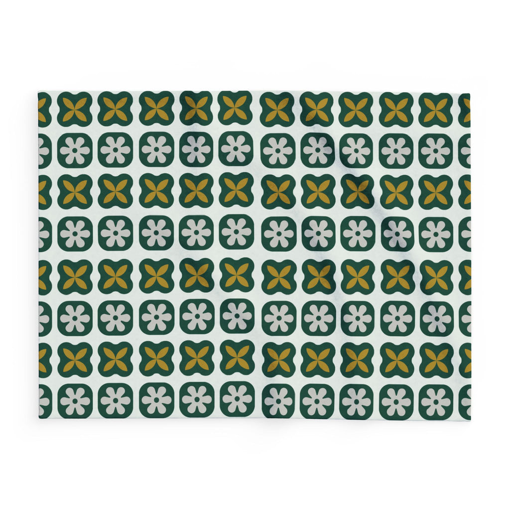 Green Retro Tile Fleece Blanket – Cozy Mid-Century Geometric Throw